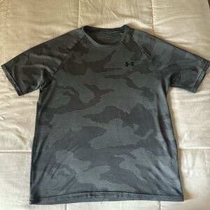 UNDERARMOUR performance shirt